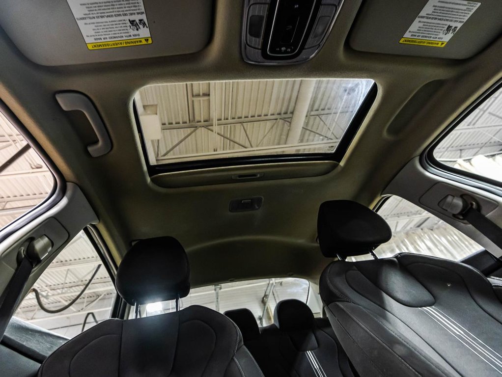 Hyundai Elantra Preferred ENS TECH I FREINS NEUFS AUX 4 ROUES I CARPLAY I MAGS I SIEGES ET VOLANT CHAUFFANTS I 2023 à Montréal, Québec - 19 - w1024h768px