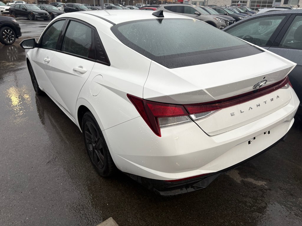 2023 Hyundai Elantra PREFFERRED in Montréal, Quebec - 4 - w1024h768px