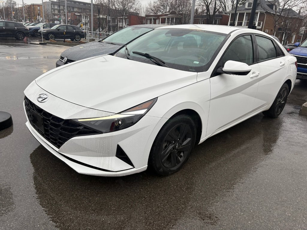 2023 Hyundai Elantra PREFFERRED in Montréal, Quebec - 1 - w1024h768px