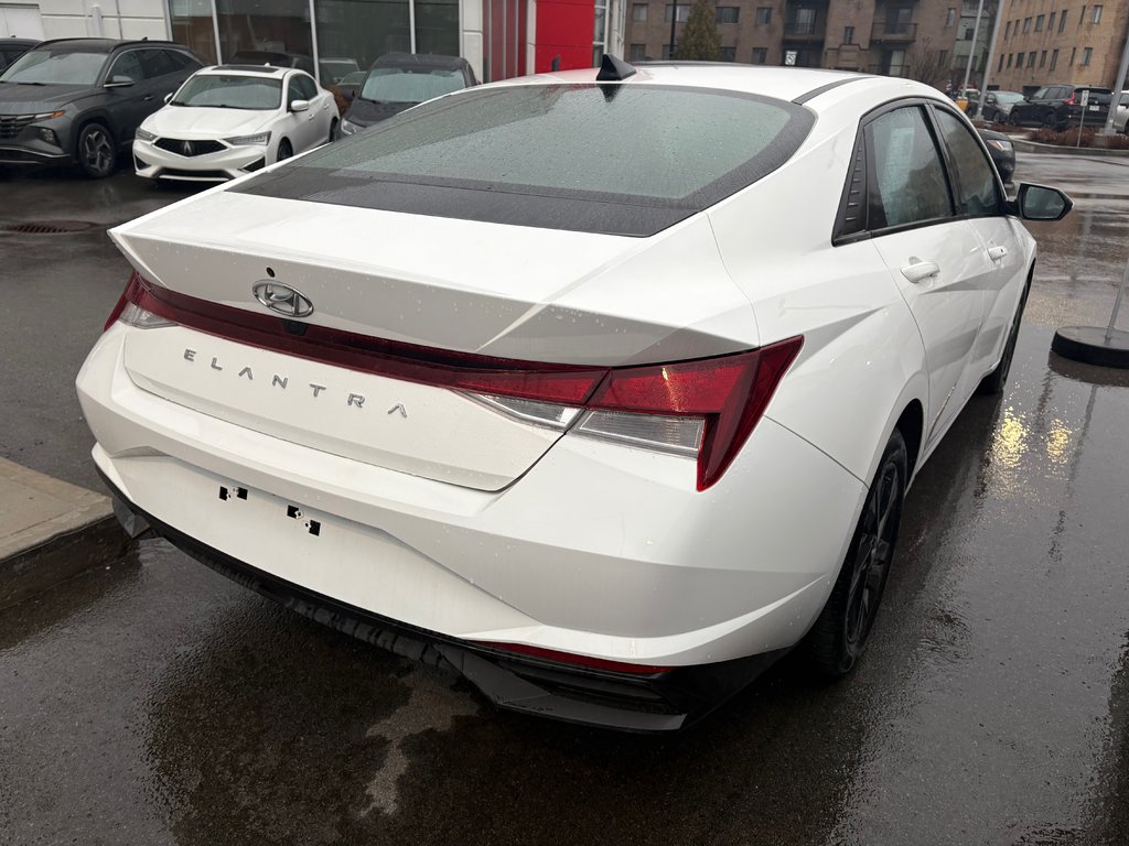 2023 Hyundai Elantra PREFFERRED in Montréal, Quebec - 3 - w1024h768px