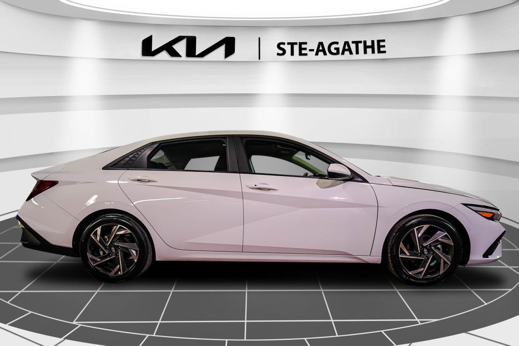 2024 Hyundai Elantra PREFERRED | AUTOMATIQUE | JAMAIS ACCIDENTÉ | TOIT | CARPLAY in , Quebec - 8 - w1024h768px