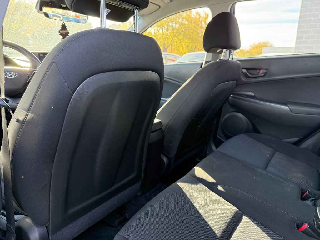 Hyundai Kona Essential AWD 2022 à , Québec - 12 - w1024h768px