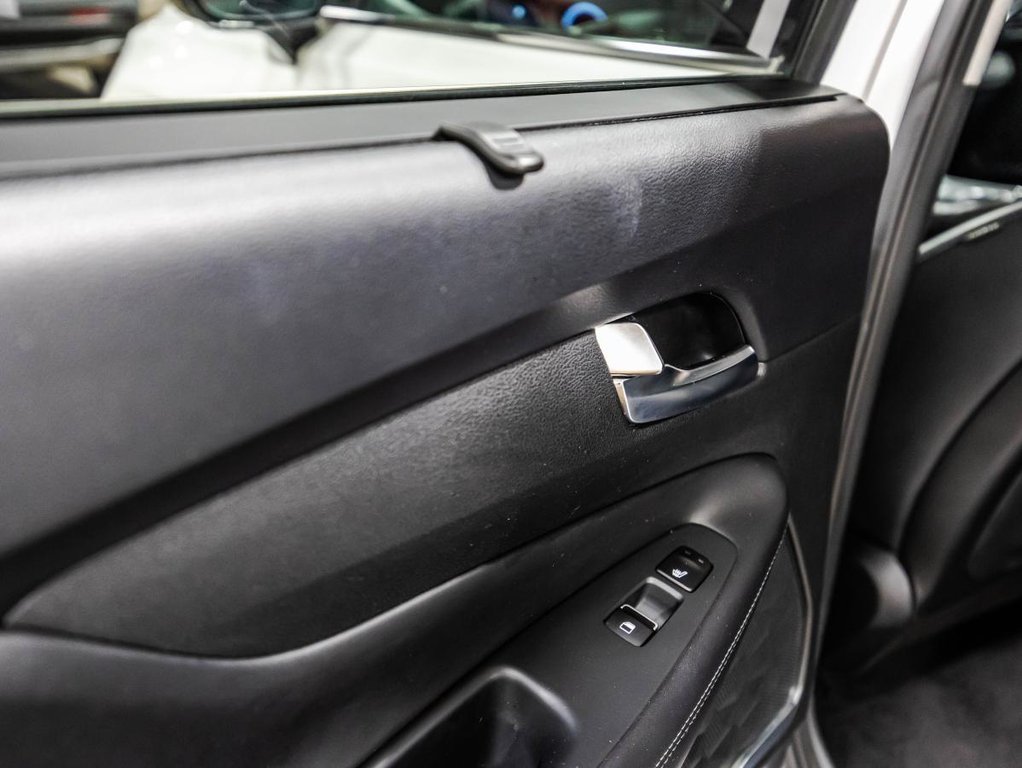 2022 Hyundai Santa Fe Hybrid Luxry JAMAIS ACCIDENTÉ I CUIR I TOIT PANOTAMIQUE I SIEGES CHAUFFANTS ET VENTILÉS  I SECURITE ACTIVE in Montréal, Quebec - 13 - w1024h768px