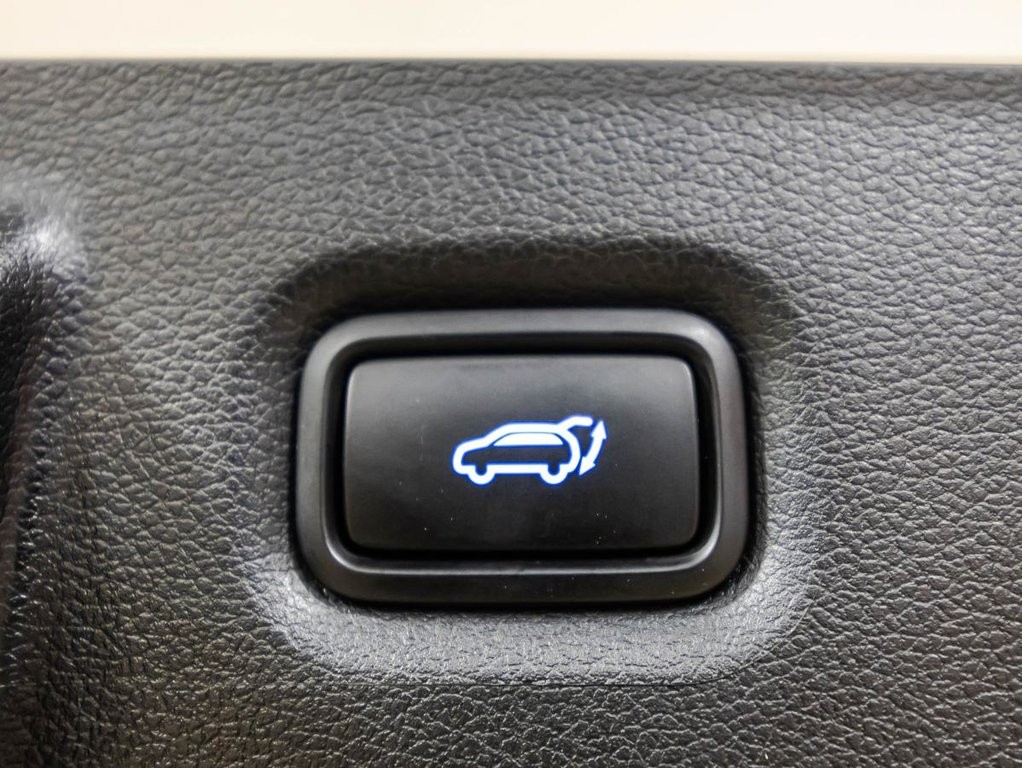 2022 Hyundai Santa Fe Hybrid Luxry JAMAIS ACCIDENTÉ I CUIR I TOIT PANOTAMIQUE I SIEGES CHAUFFANTS ET VENTILÉS  I SECURITE ACTIVE in Montréal, Quebec - 17 - w1024h768px