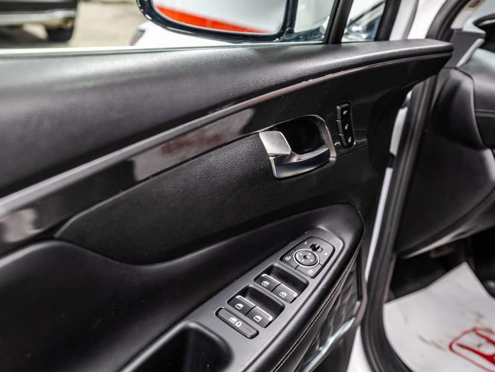 2022 Hyundai Santa Fe Hybrid Luxry JAMAIS ACCIDENTÉ I CUIR I TOIT PANOTAMIQUE I SIEGES CHAUFFANTS ET VENTILÉS  I SECURITE ACTIVE in Montréal, Quebec - 12 - w1024h768px
