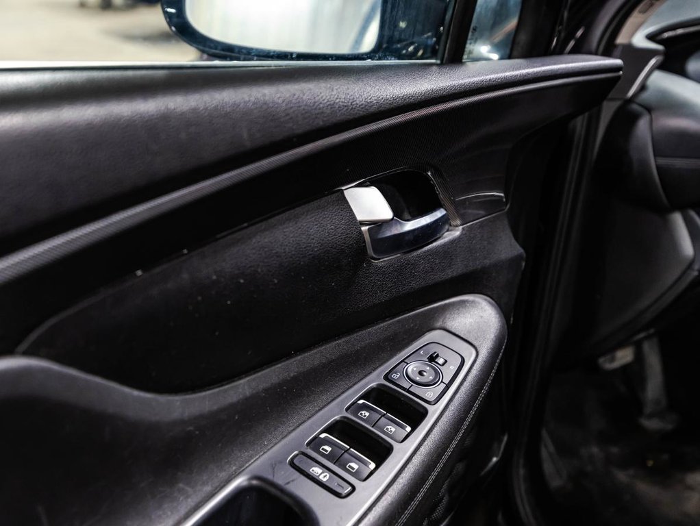 2021 Hyundai Santa Fe Preferred AWD 33 000 KM SEULEMENT I JAMAIS ACCIDENTÉ I CARPLAY I MAGS I TOIT OUVRANT in Montréal, Quebec - 12 - w1024h768px