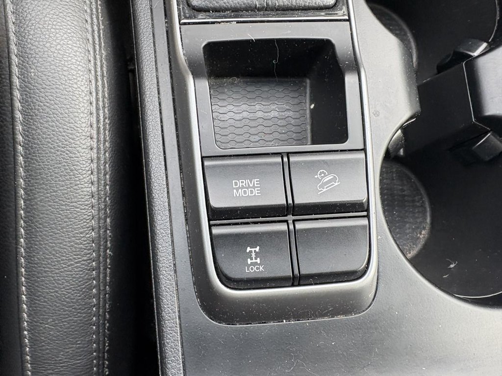 Hyundai Tucson SE 1,6 L 4 portes AWD I 1 PROPRIO I CUIR I SIEGES ET VOLANT CHAUFFANTS I TOIT PANORAMIQUE I CAMERA 2017 à Montréal, Québec - 13 - w1024h768px