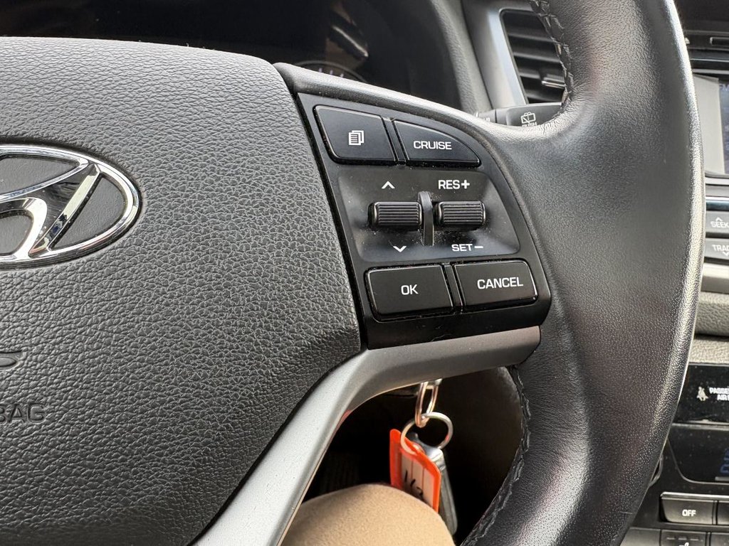 Hyundai Tucson SE 1,6 L 4 portes AWD I 1 PROPRIO I CUIR I SIEGES ET VOLANT CHAUFFANTS I TOIT PANORAMIQUE I CAMERA 2017 à Montréal, Québec - 9 - w1024h768px