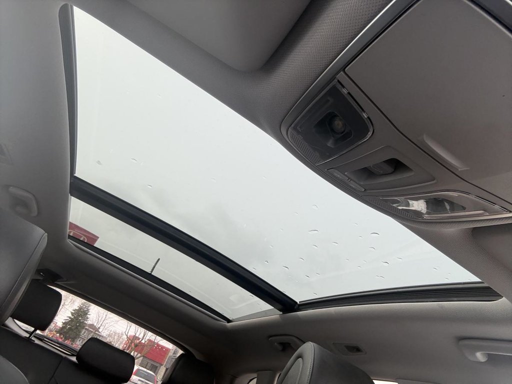 Hyundai Tucson SE 1,6 L 4 portes AWD I 1 PROPRIO I CUIR I SIEGES ET VOLANT CHAUFFANTS I TOIT PANORAMIQUE I CAMERA 2017 à Montréal, Québec - 6 - w1024h768px