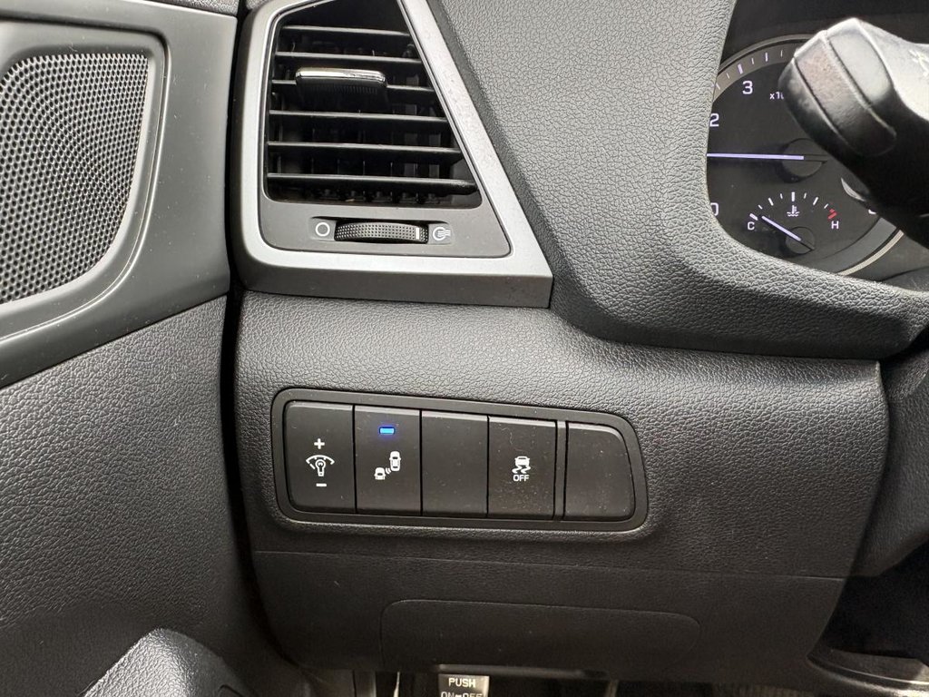 Hyundai Tucson SE 1,6 L 4 portes AWD I 1 PROPRIO I CUIR I SIEGES ET VOLANT CHAUFFANTS I TOIT PANORAMIQUE I CAMERA 2017 à Montréal, Québec - 12 - w1024h768px