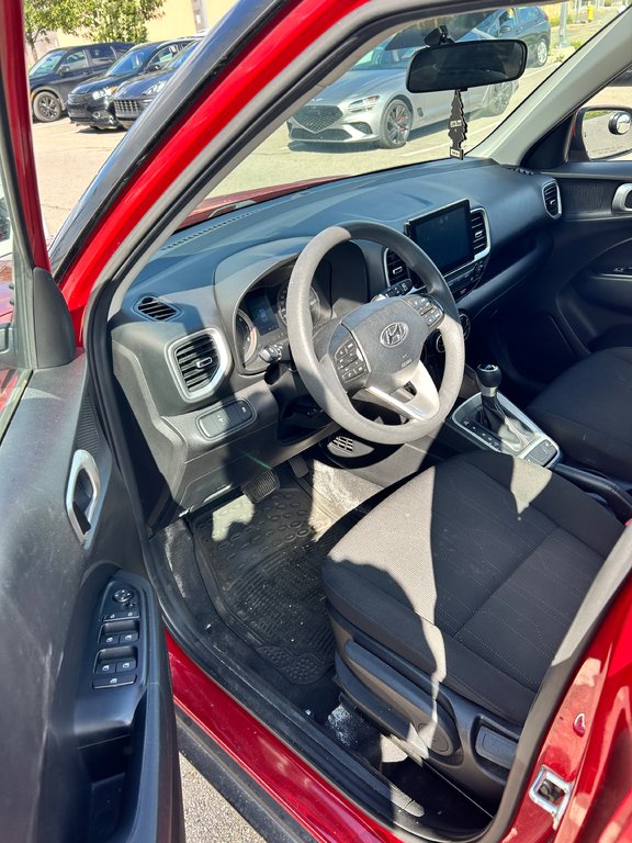 Hyundai Venue Essential 2020 à Lachenaie, Québec - 7 - w1024h768px