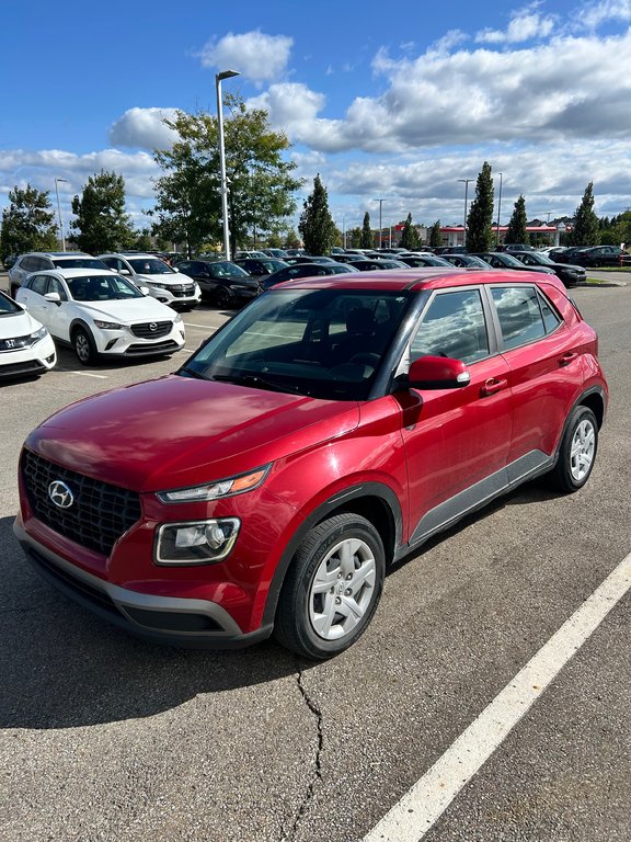 Hyundai Venue Essential 2020 à Lachenaie, Québec - 1 - w1024h768px