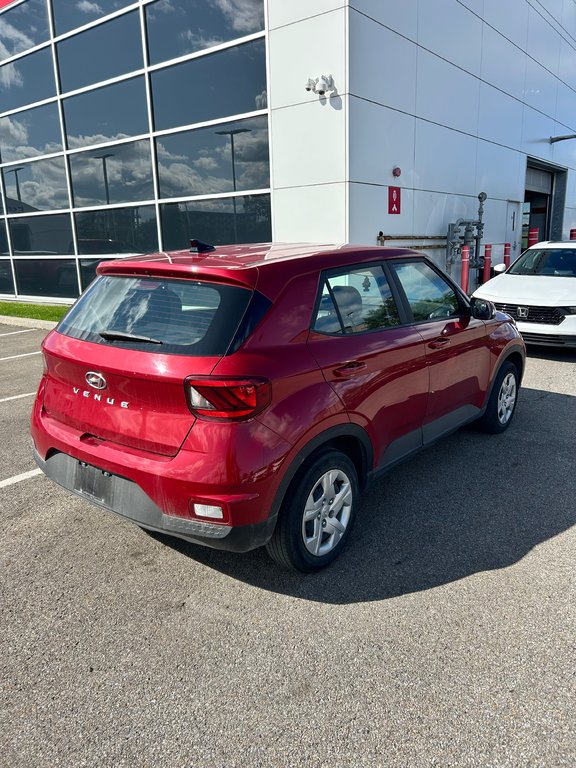 Hyundai Venue Essential 2020 à Lachenaie, Québec - 4 - w1024h768px