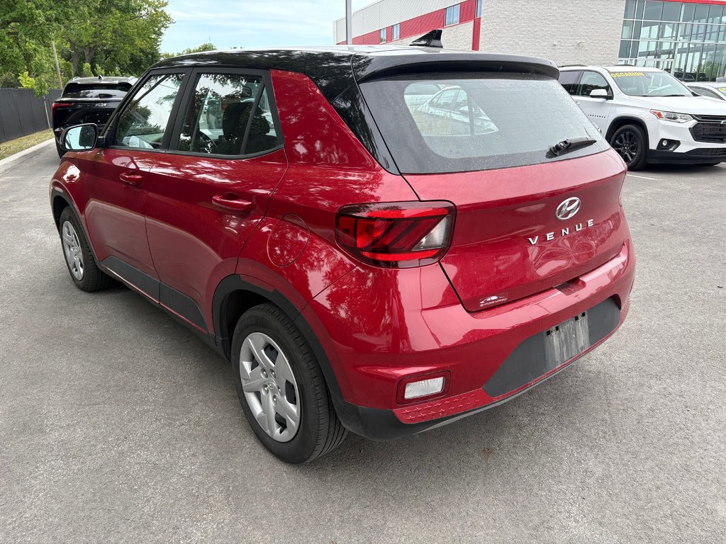 2021 Hyundai Venue Essential in Montreal, Quebec - 2 - w1024h768px