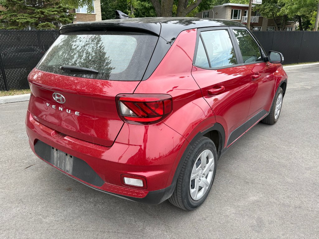 2021 Hyundai Venue Essential in Montreal, Quebec - 3 - w1024h768px