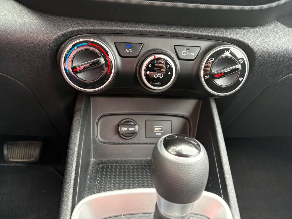 2021 Hyundai Venue Essential in Montreal, Quebec - 10 - w1024h768px