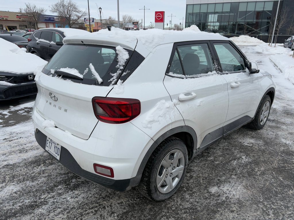 Hyundai Venue Essential 1 PROPRIO 8 PNEUS 2022 à Montréal, Québec - 3 - w1024h768px