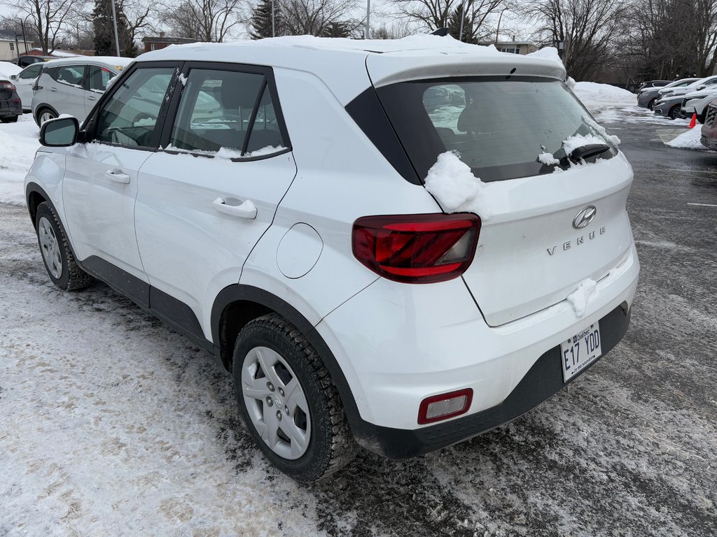 Hyundai Venue Essential 1 PROPRIO 8 PNEUS 2022 à Montréal, Québec - 2 - w1024h768px