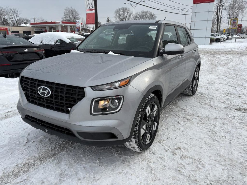 Hyundai Venue Essential IVT 14 000 KM SEULEMENT I CARPLAY I BLUETOOTH I CAMERA  I SIEGES CHAUFFANTS 2023 à , Québec - 4 - w1024h768px