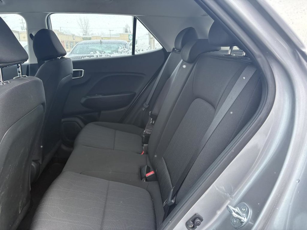 Hyundai Venue Essential IVT 14 000 KM SEULEMENT I CARPLAY I BLUETOOTH I CAMERA  I SIEGES CHAUFFANTS 2023 à , Québec - 7 - w1024h768px