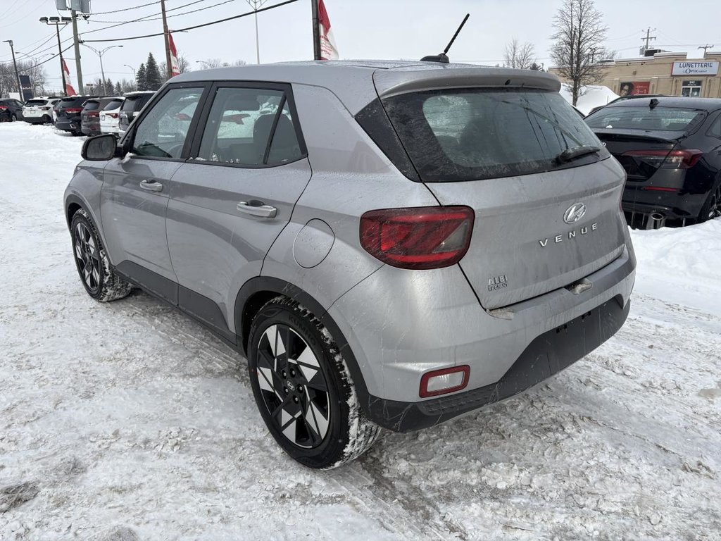 Hyundai Venue Essential IVT 14 000 KM SEULEMENT I CARPLAY I BLUETOOTH I CAMERA  I SIEGES CHAUFFANTS 2023 à , Québec - 3 - w1024h768px