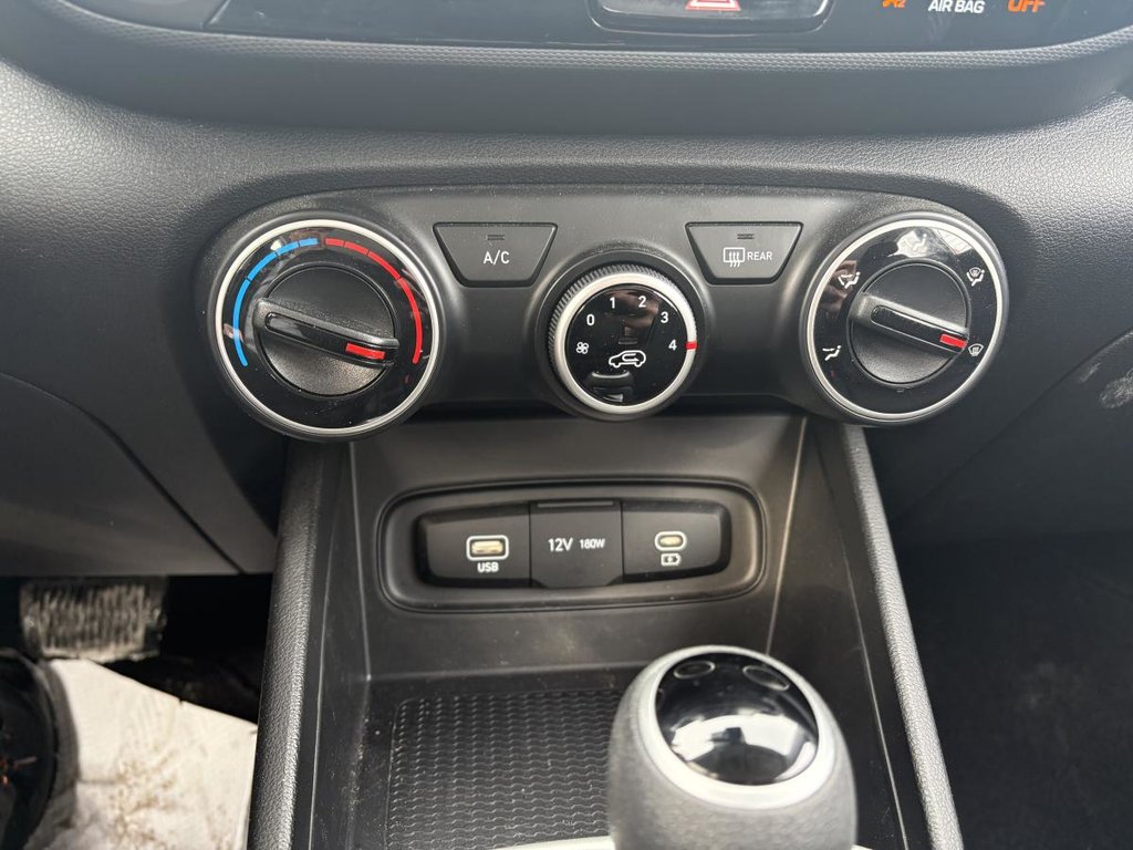 Hyundai Venue Essential IVT 14 000 KM SEULEMENT I CARPLAY I BLUETOOTH I CAMERA  I SIEGES CHAUFFANTS 2023 à , Québec - 10 - w1024h768px