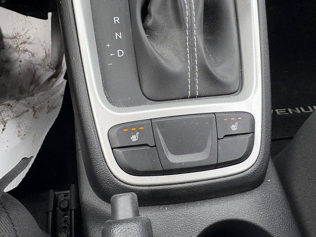 Hyundai Venue Essential IVT 14 000 KM SEULEMENT I CARPLAY I BLUETOOTH I CAMERA  I SIEGES CHAUFFANTS 2023 à , Québec - 11 - w1024h768px