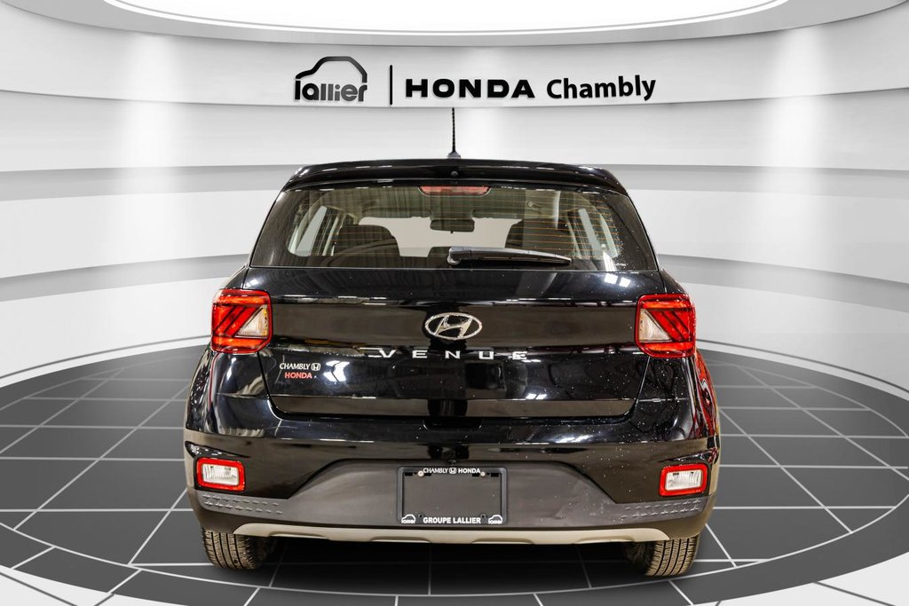 2024 Hyundai Venue Essential CAMERA I SIEGES CHAUFFANTS I CARPLAY I BLUETOOTH in Montréal, Quebec - 6 - w1024h768px