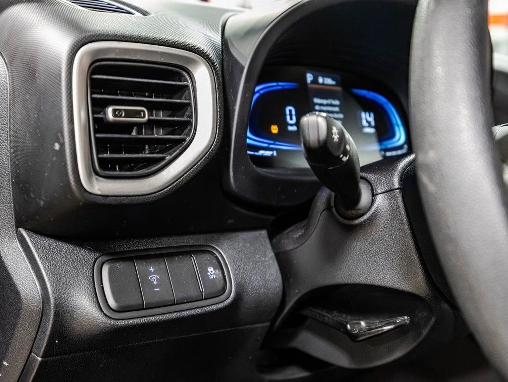2024 Hyundai Venue Essential CAMERA I SIEGES CHAUFFANTS I CARPLAY I BLUETOOTH in Montréal, Quebec - 20 - w1024h768px