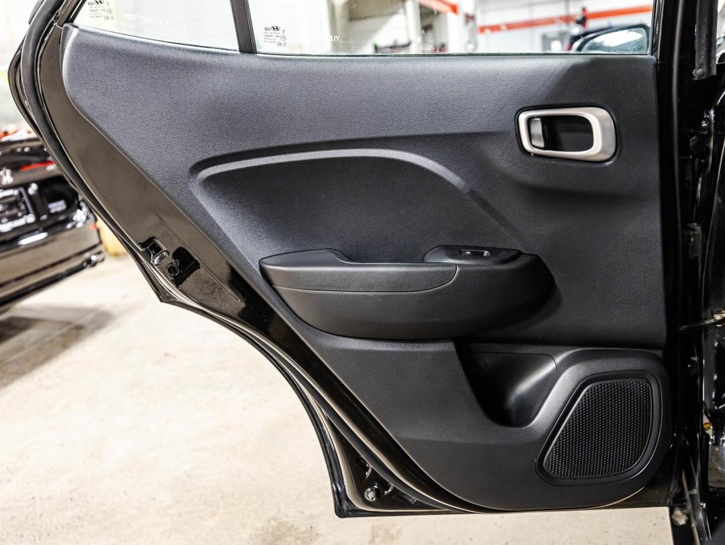 2024 Hyundai Venue Essential CAMERA I SIEGES CHAUFFANTS I CARPLAY I BLUETOOTH in Montréal, Quebec - 12 - w1024h768px