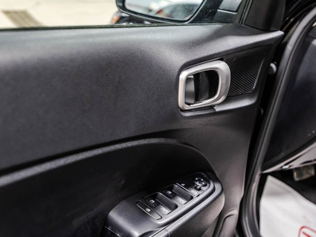 2024 Hyundai Venue Essential CAMERA I SIEGES CHAUFFANTS I CARPLAY I BLUETOOTH in Montréal, Quebec - 11 - w1024h768px