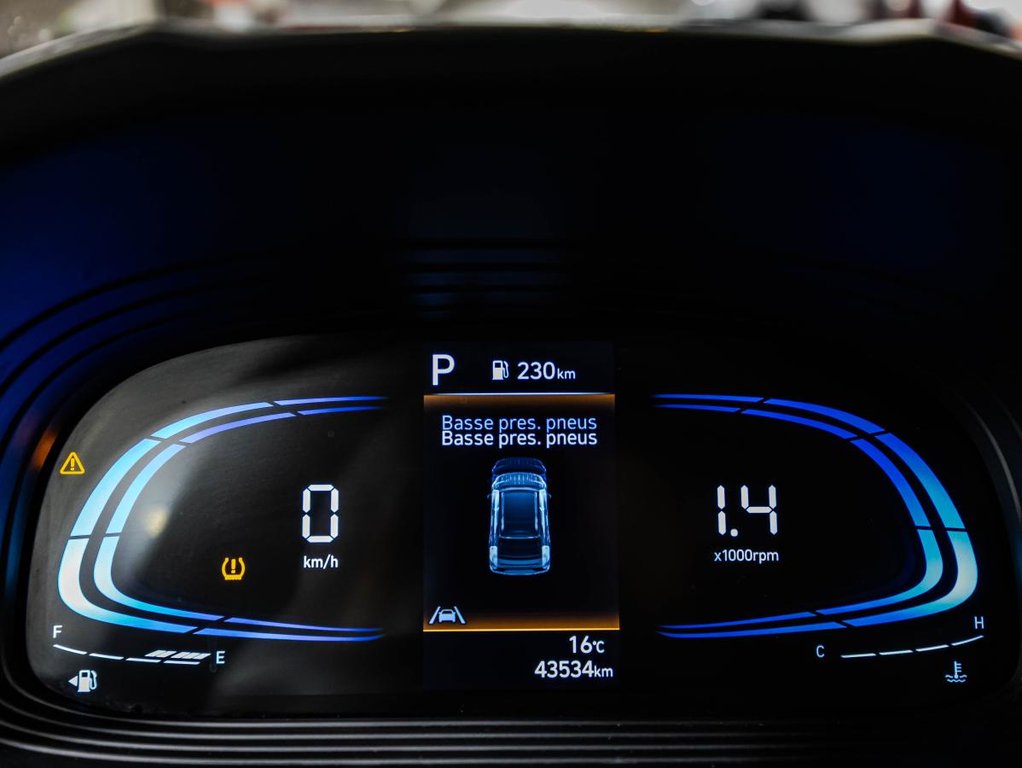 2024 Hyundai Venue Essential CAMERA I SIEGES CHAUFFANTS I CARPLAY I BLUETOOTH in Montréal, Quebec - 22 - w1024h768px