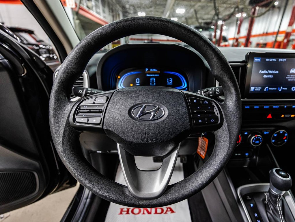 2024 Hyundai Venue Essential CAMERA I SIEGES CHAUFFANTS I CARPLAY I BLUETOOTH in Montréal, Quebec - 21 - w1024h768px
