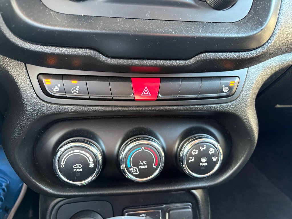 2015 Jeep Renegade North AWD in Lachenaie, Quebec - 10 - w1024h768px