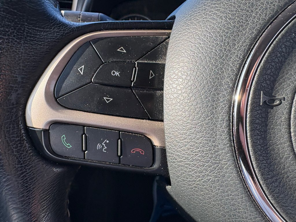2015 Jeep Renegade North AWD in Lachenaie, Quebec - 7 - w1024h768px