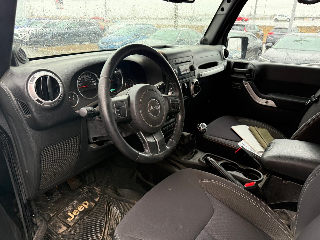 Jeep Wrangler Unlimited Sahara 2013 à Lachenaie, Québec - 10 - w1024h768px