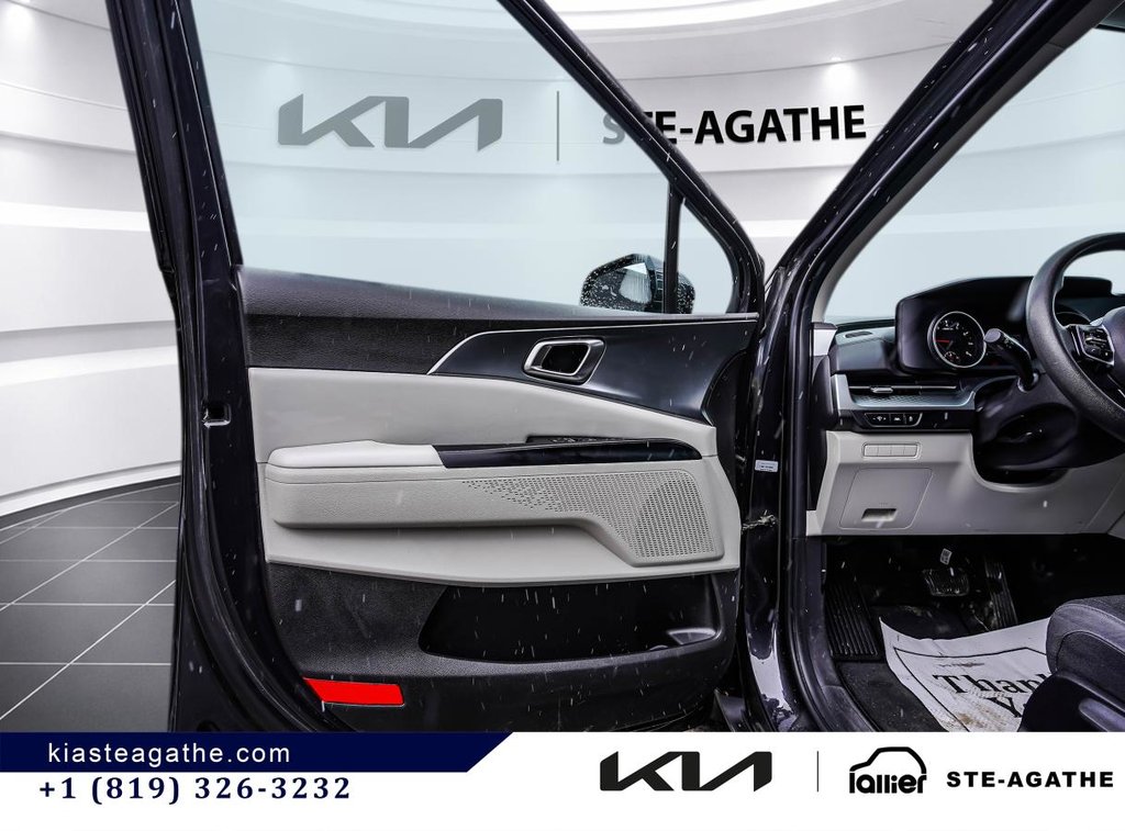 2023 Kia Carnival LX TA in Montréal, Quebec - 13 - w1024h768px