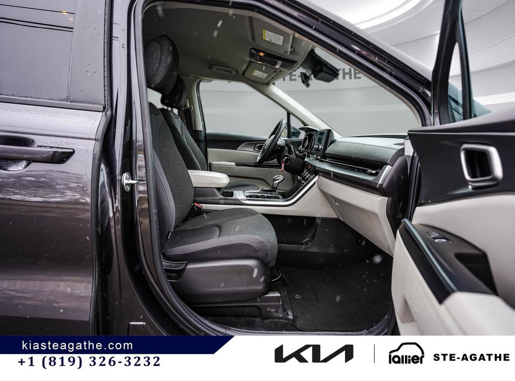 2023 Kia Carnival LX TA in Montréal, Quebec - 18 - w1024h768px