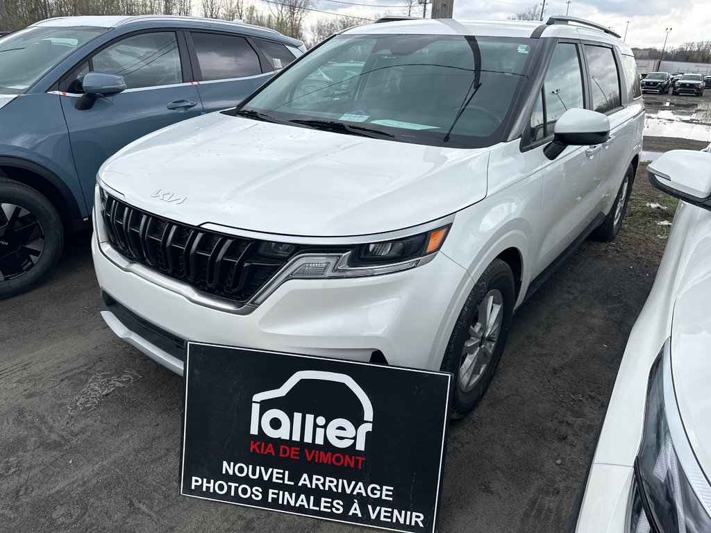2023 Kia Carnival LX+ in Montréal, Quebec - 1 - w1024h768px