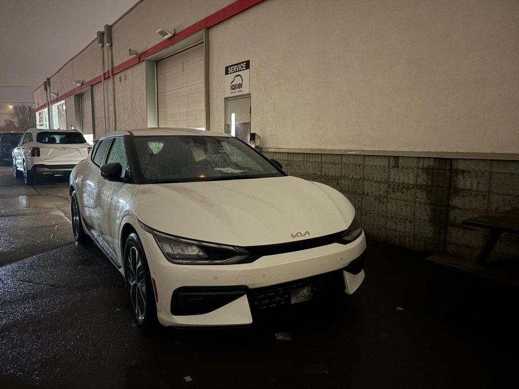 2024 Kia EV6 Land w-GT-Line Pkg 1 in Montréal, Quebec - 1 - w1024h768px