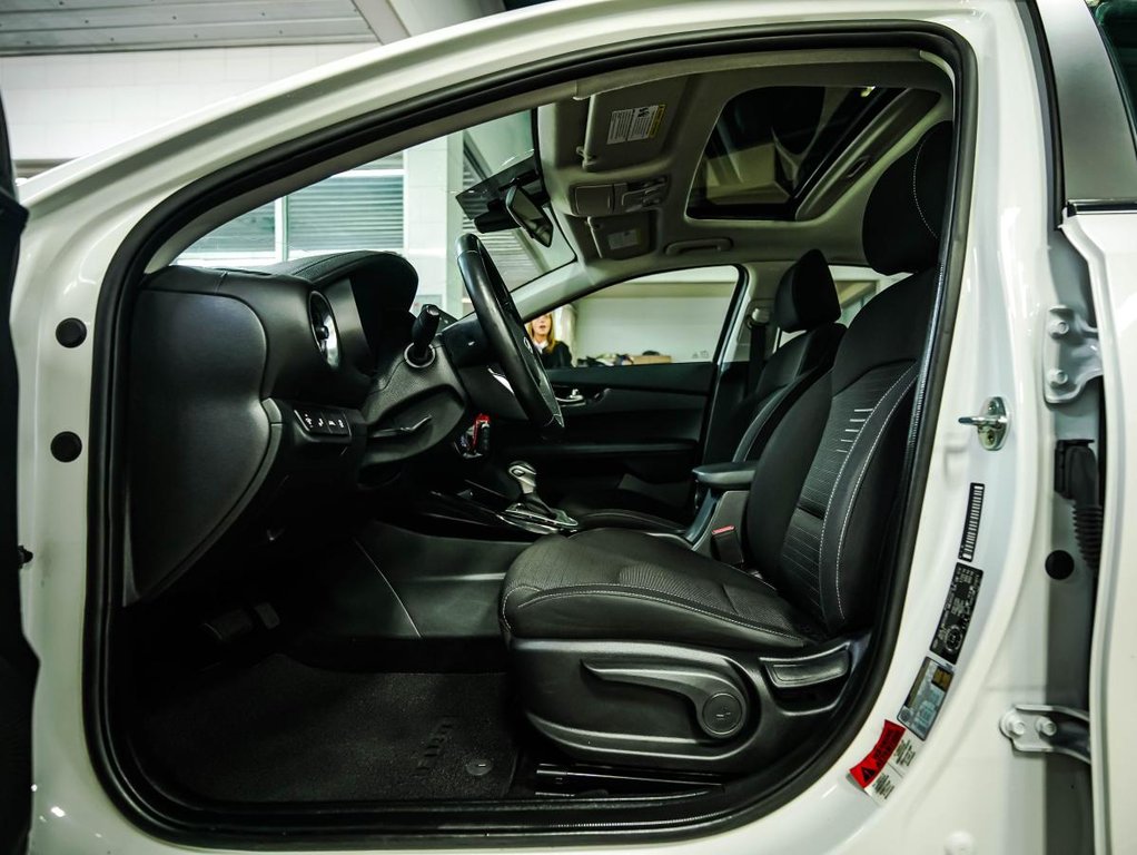 2021 Kia Forte EX + | AUTO | CAMERA | TOIT | CARFAX CLEAN | GARANTIE 10ANS / 200000 KMS in , Quebec - 14 - w1024h768px