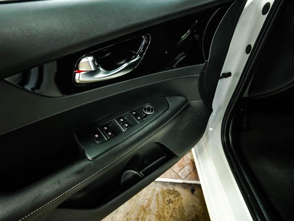 2021 Kia Forte EX + | AUTO | CAMERA | TOIT | CARFAX CLEAN | GARANTIE 10ANS / 200000 KMS in , Quebec - 13 - w1024h768px