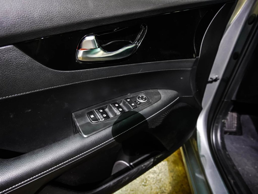 Kia Forte EX | AUTO | CAMERA | GARANTIE 10 ANS / 200000 KM 2023 à , Québec - 12 - w1024h768px