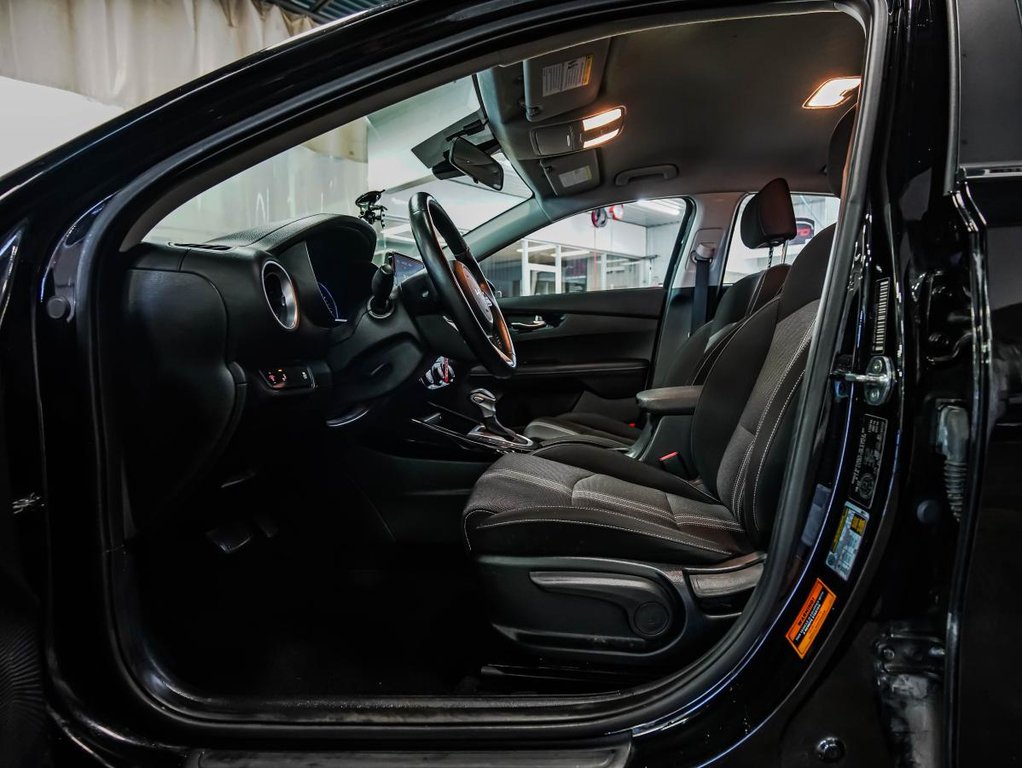 2022 Kia Forte5 EX | AUTO | CAMERA | GARANTIE 10 ANS / 200000 KM in , Quebec - 13 - w1024h768px