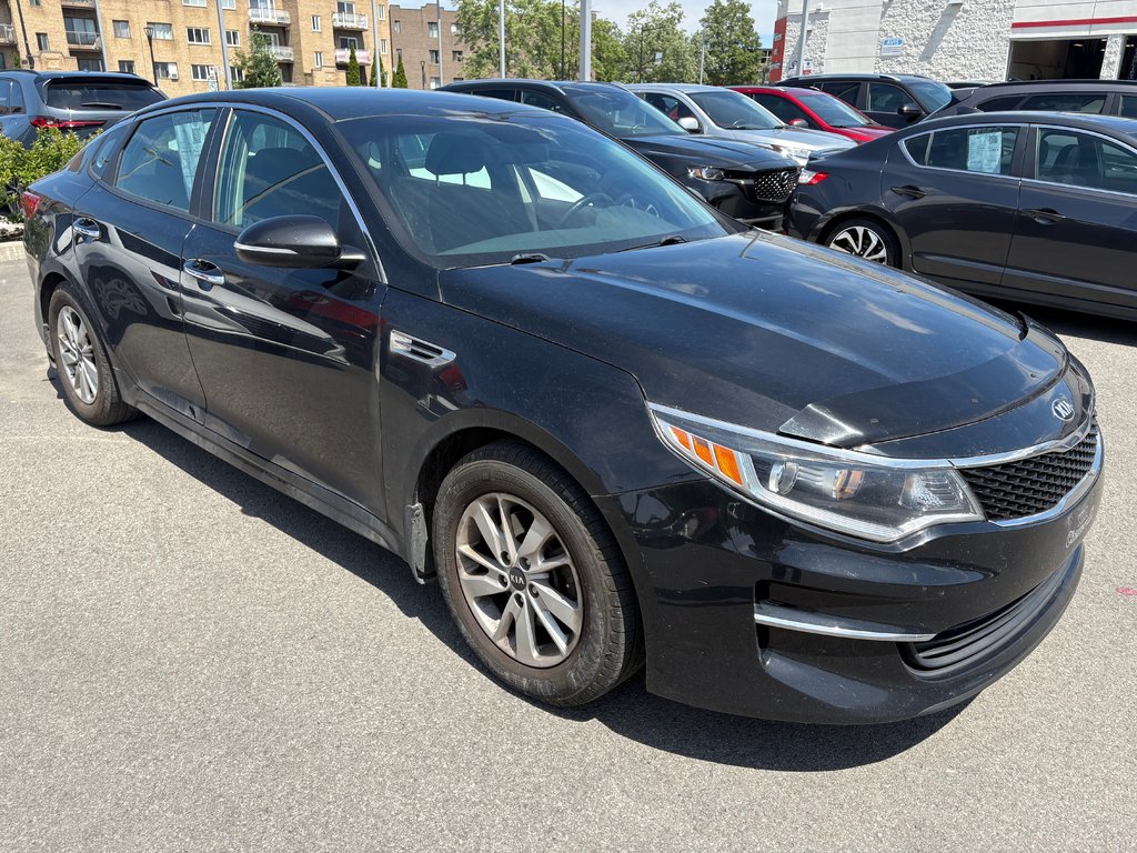 2017 Kia Optima LX in Montréal, Quebec - 2 - w1024h768px