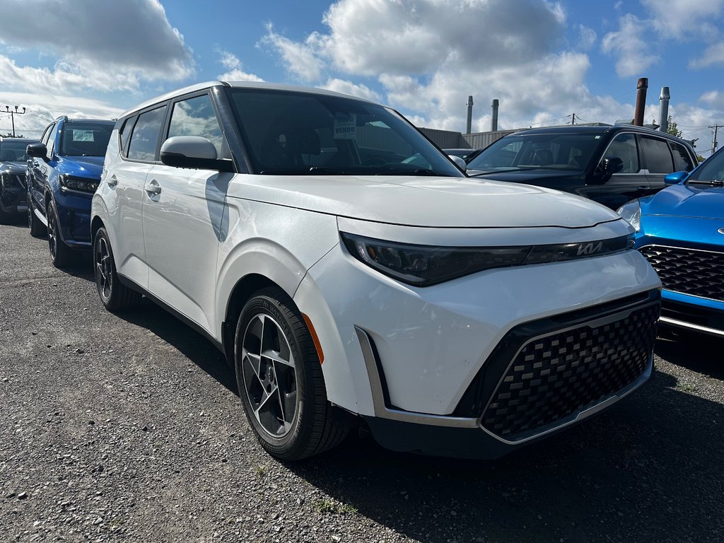 2023 Kia Soul EX+ in Montréal, Quebec - 1 - w1024h768px