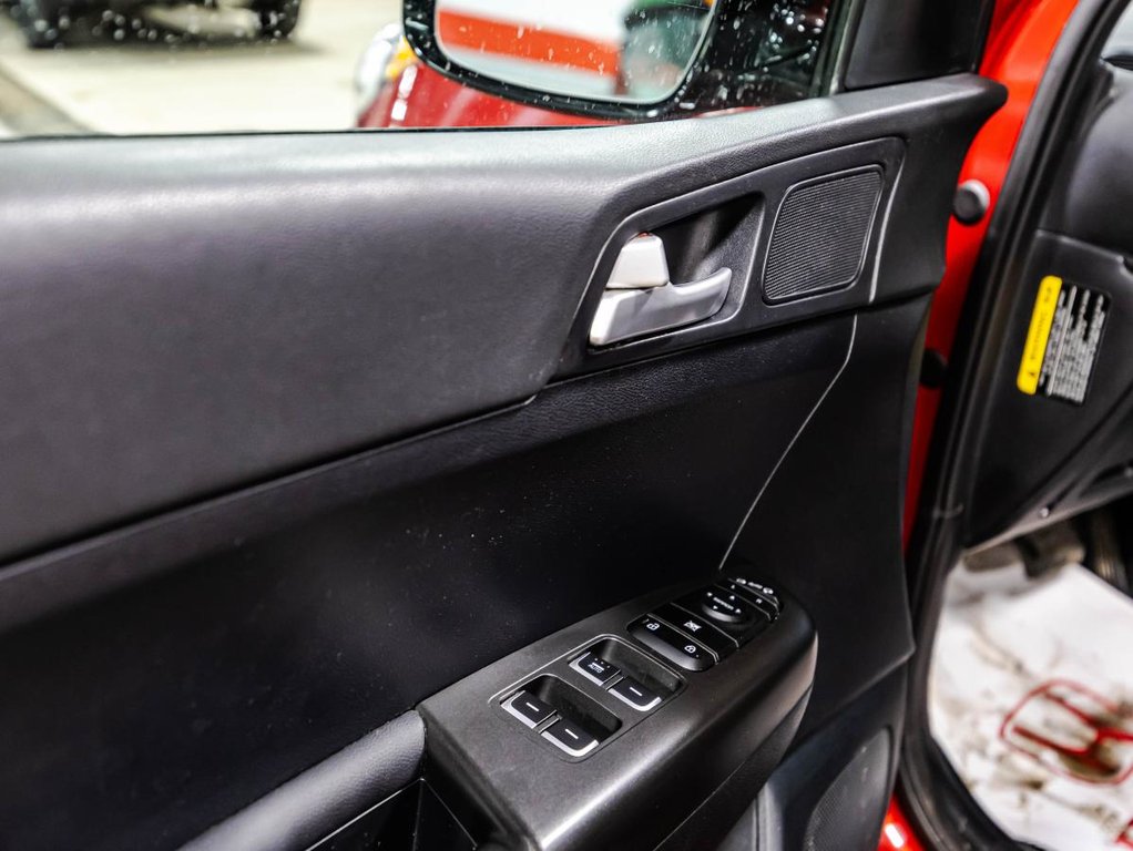 Kia Sportage EX S AWD I TOIT PANORAMIQUE I SIEGES CHAUFFANTS I CAMERA I MAGS I SECURITE ACTIVE 2022 à Montréal, Québec - 10 - w1024h768px