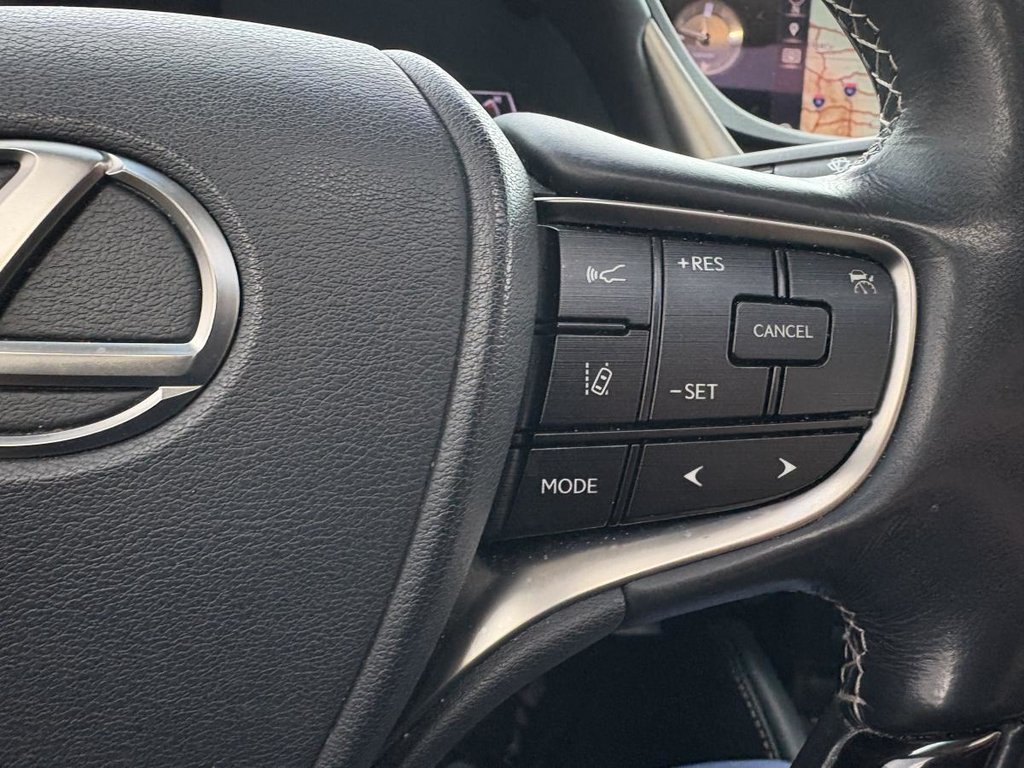 2019 Lexus ES 300h CUIR I TOIT OUVRANT I SIEGES CHAUFFANTS ET VENTILÉS I MAGS I CAMERA I SECURITE ACTIVE in , Quebec - 9 - w1024h768px