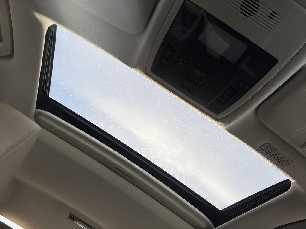 2019 Lexus ES 300h CUIR I TOIT OUVRANT I SIEGES CHAUFFANTS ET VENTILÉS I MAGS I CAMERA I SECURITE ACTIVE in , Quebec - 14 - w1024h768px