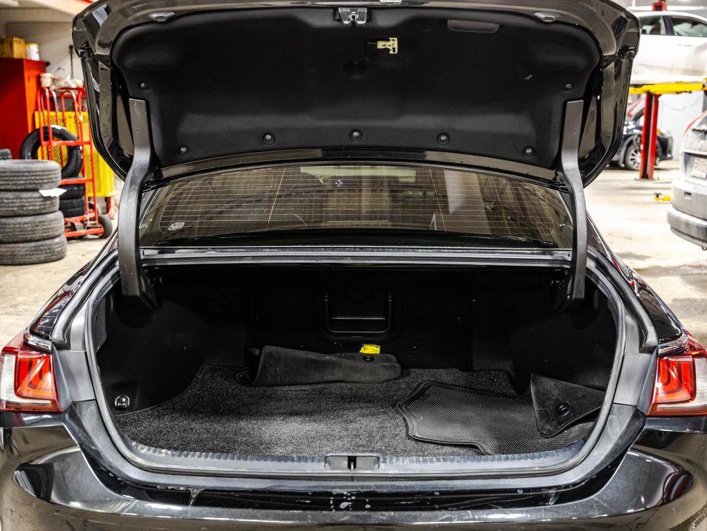 2019 Lexus ES 300h CUIR I TOIT OUVRANT I SIEGES CHAUFFANTS ET VENTILÉS I MAGS I CAMERA I SECURITE ACTIVE in , Quebec - 15 - w1024h768px